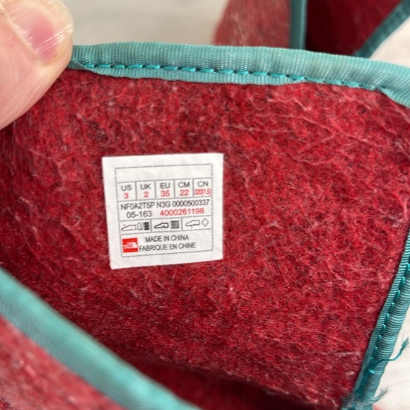 Kid’s The North Face Weatherproof Winter Boots - Picture 9 of 11